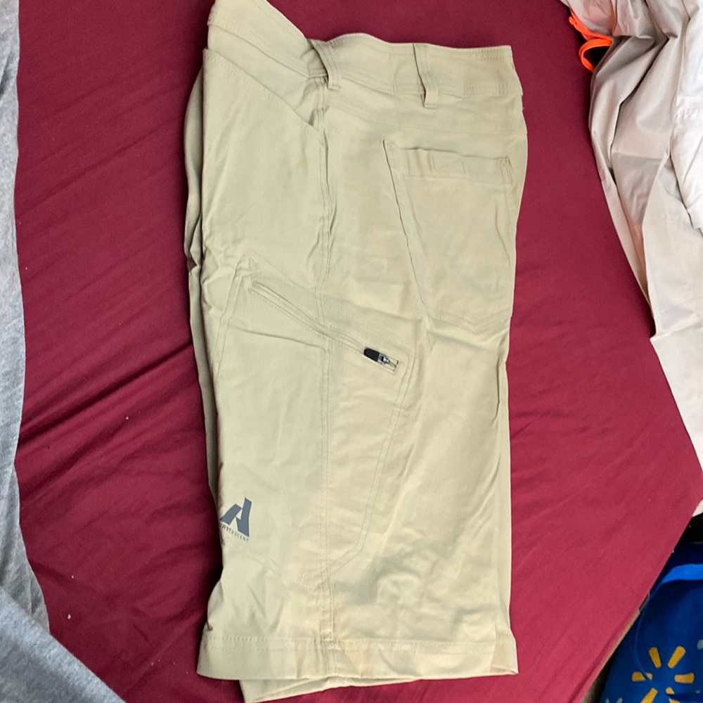New w/o tags, Eddie Bauer shorts size 36R